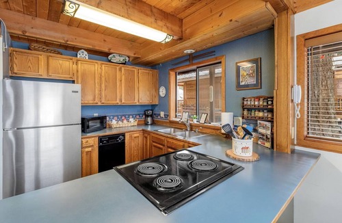 Leavenworth Cabin | Rustic Pet-Friendly Cabin with Private Riverbank and Hot Tub near Leavenworth, Washington