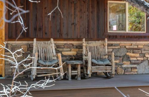 Zion National Park East Entrance House | Rustic Pine- Secluded Mountain Retreat Near Zion National Park