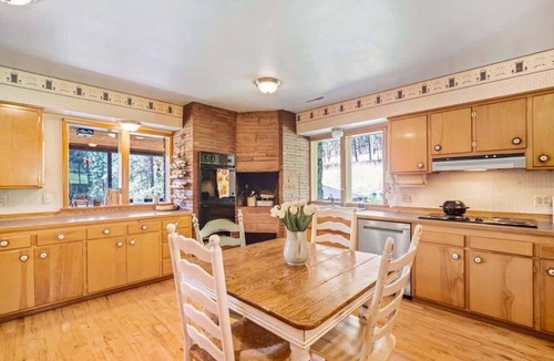 Spokane House | Rustic Private Farmhouse on the Little Spokane Riv