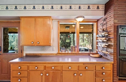 Spokane House | Rustic Private Farmhouse on the Little Spokane Riv
