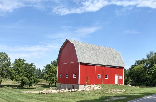 Bannister House | Rustic Red Barn Event Venue