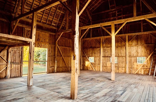 Bannister House | Rustic Red Barn Event Venue