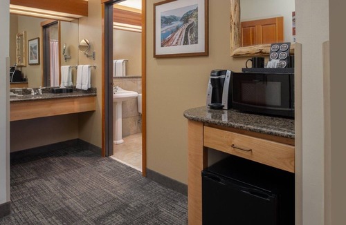 Vancouver Hotel | Rustic Retreat | Peaceful Countryside Room with Ensuite Bath & Pool Access