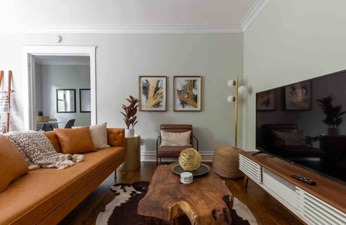 Ravenswood Apartment | Rustic Studio Apartment in the Heart of Lincoln Square