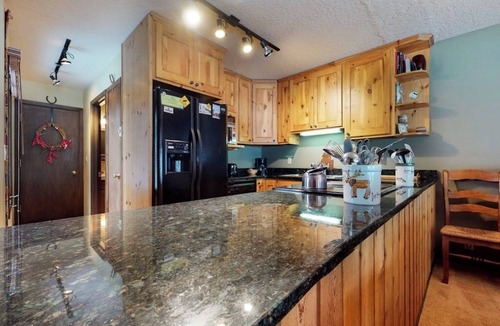 Jackson Condo | Rustic townhome near Jackson Hole Golf & Tennis Club with private sauna & deck