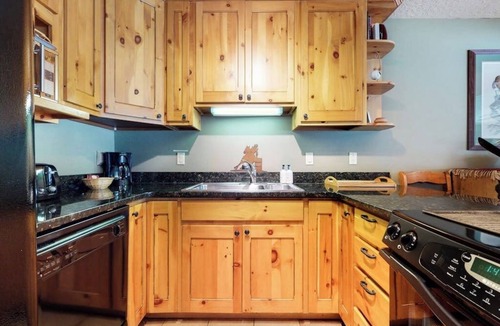 Jackson Condo | Rustic townhome near Jackson Hole Golf & Tennis Club with private sauna & deck