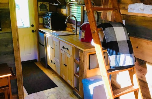 Newport Cabin | Rustic Wilderness Cabin Retreat Private Forest Getaway in East Tennessee