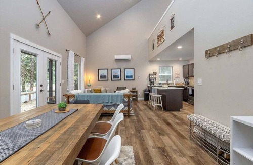 Packwood Cabin | S`more Shack | Hot Tub, Wifi, AC, EV LVL2