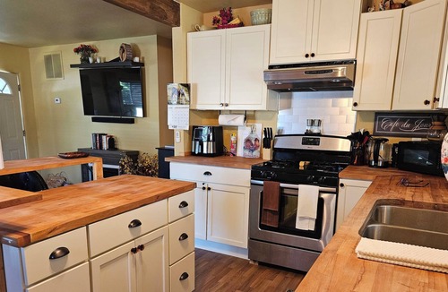 Sandpoint House | S. Sandpoint: Hot Tub & King Bed Walk to Lake or Music Festival!