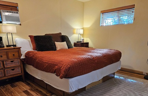 Sandpoint House | S. Sandpoint: Hot Tub & King Bed Walk to Lake or Music Festival!
