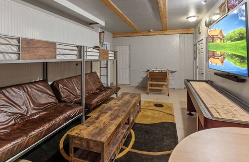 Sagle House | Sagle Property · Schweitzer/Hot Tub/Game room/Pets/No Guest Fee!