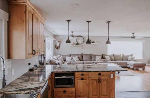 Salmon House | Salmon Gathering Place sleeps 35 + perfect for reunions.retreats.events