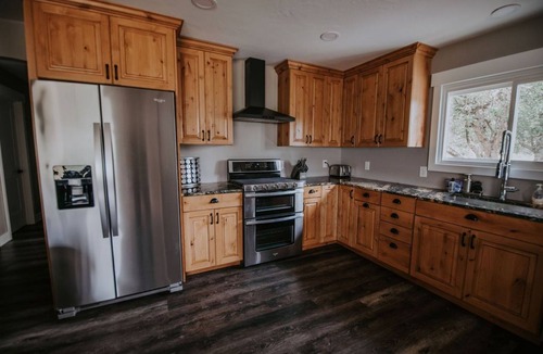 Salmon House | Salmon Gathering Place sleeps 35 + perfect for reunions.retreats.events