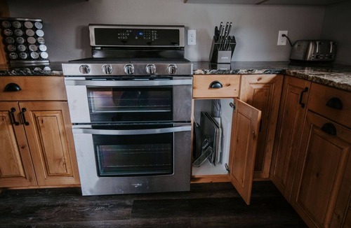Salmon House | Salmon Gathering Place sleeps 35 + perfect for reunions.retreats.events
