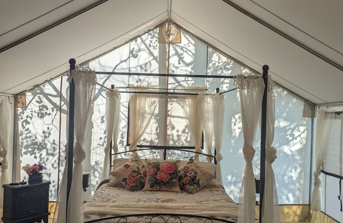 Salmon Bed & Breakfast | Salmon Gypsy Bed and Breakfast