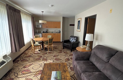 Riggins Hotel | Salmon Rapids Lodge