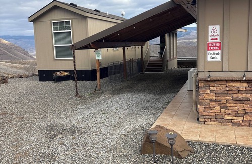 White Bird Cottage | Salmon River Cottage Lookout is a cozy escape with fabulous views of the river.