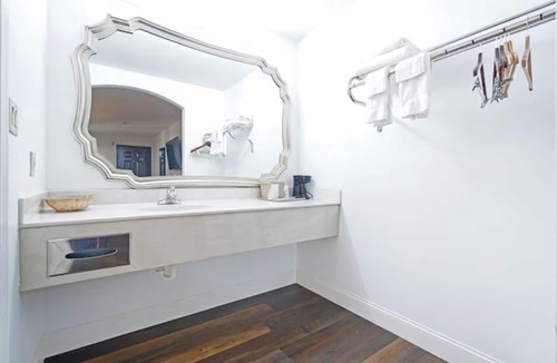 San Augustine Hotel | San Augustine: Clean 2 Full Beds Non-Smoking Room.