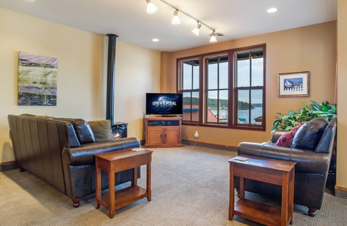 Friday Harbor Condo | San Juan Suites - Northwest Passages! Downtown!