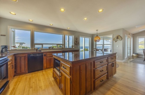 Seal Rock House | Sanctuary at Seal Rock - Pet Friendly, Oceanfront, Hot Tub, BBQ, Beach Access