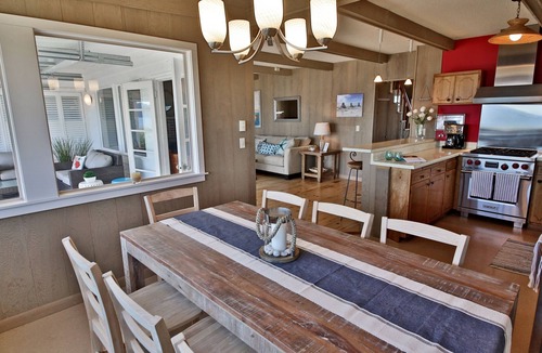 Sunlight Beach House | Sand Dollar Beach House on Sunlight Beach . right on the beach