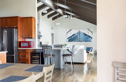 Cedar House | Sandbar Cedar Cottage on Lake Leelanau