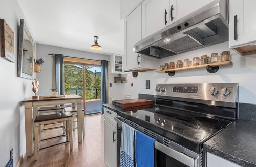 Sandpoint Cabin | SANDBAR LAKE CABIN- Cozy 1-bedroom cabin on 3 very private acres.