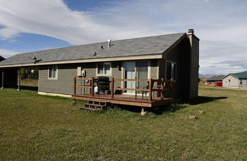 Horse Butte House | Sandhill East Home - Mountain Views, Portable A/C & 15 Minutes to Yellowstone