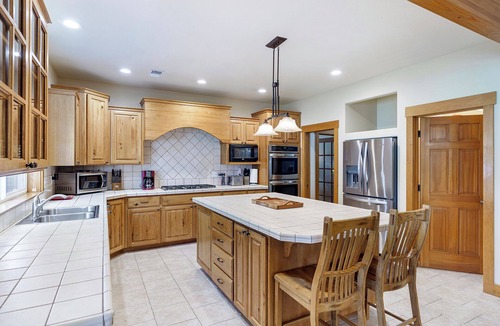 Sagle House | Sandpoint/Schweitzer Mtn Luxury Lake Home avail July 18 to 21 and AUG 23-29