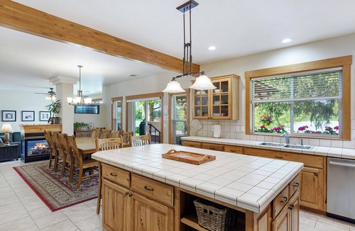 Sagle House | Sandpoint/Schweitzer Mtn Luxury Lake Home avail July 18 to 21 and AUG 23-29