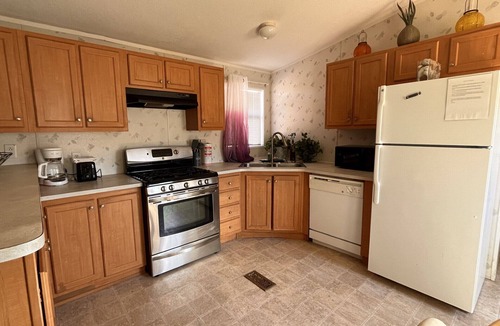 Ticaboo House | Sandstone Handicap Accessible: 15 min from Lake Powell