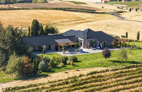 Walla Walla House | Sanitella`s Suite - Your Sip & Stay Getaway