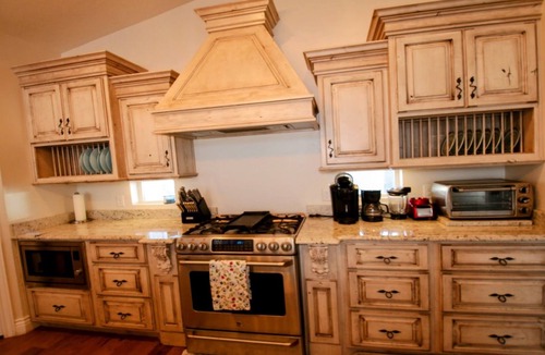 Dingle House | Sapphire Sunset Shores: Lakefront 3BR with Private Beach