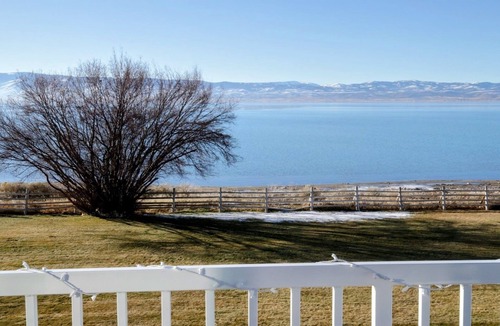Dingle House | Sapphire Sunset Shores: Lakefront 3BR with Private Beach