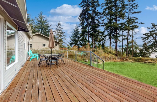 Coupeville House | Saratoga Passage waterview home with sunrise view, bbq and deck