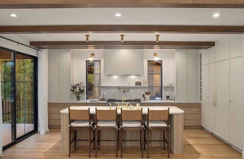 Roslyn House | Sauna, Cold Plunge, Gym & Chef's Kitchen at Your Hotel-Caliber Retreat Home