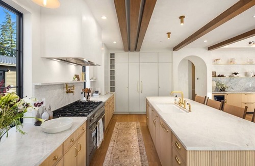 Roslyn House | Sauna, Cold Plunge, Gym & Chef's Kitchen at Your Hotel-Caliber Retreat Home