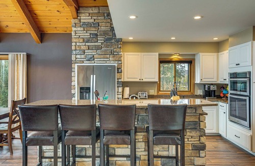 Stambaugh Cottage | Sauna & Pool Table: Family Home on Lake Chicagon