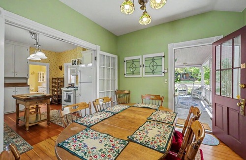 Siskiyou-Hargadine Historic District House | Savage Upon Siskiyou | Prime OSF Location