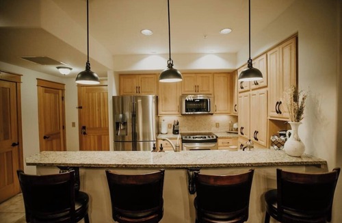 Coeur d'Alene House | Savor Dining & Leisure at Montagne Moderne Retreat