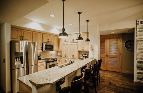 Coeur d'Alene House | Savor Dining & Leisure at Montagne Moderne Retreat