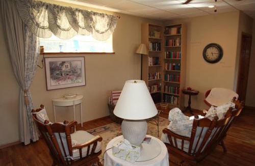 Devils Tower Hotel | Sawin' Logs Inn