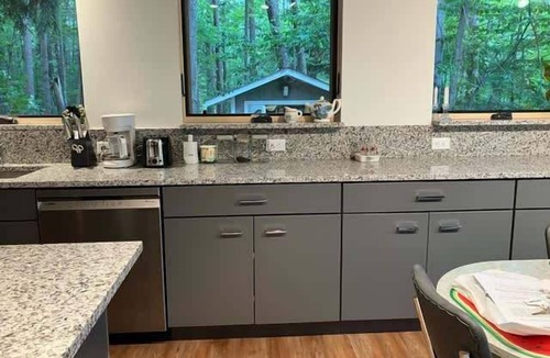 Williamsburg House | Sayler Park Cottage 30 DAY RENTAL MINIMUM