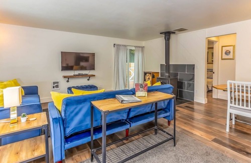 Oregon Water Wonderland Cottage | Scaup Cottage set amongst the pine trees and the beautiful high desert landscape