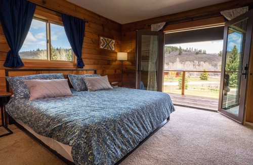 Victor House | Scenic 4 Bedroom Mountain Home with AC+Fenced Yard