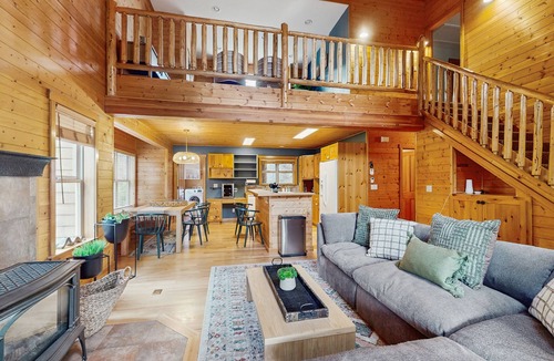 Cle Elum Cabin | Scenic Chalet with gas fireplace & mountain views, dog-friendly