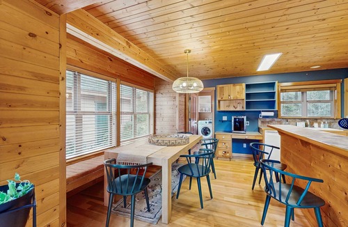 Cle Elum Cabin | Scenic Chalet with gas fireplace & mountain views, dog-friendly