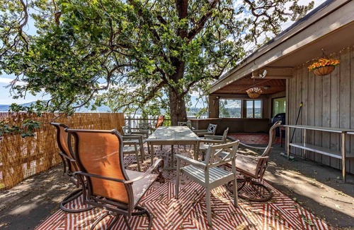 Underwood Cottage | Scenic Columbia Gorge Riverfront Cottage Near Hood River Oregon
