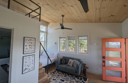 Frankfort Cabin | Scenic Highgrounds Modern Cabin on a Quiet Farm - Chicory
