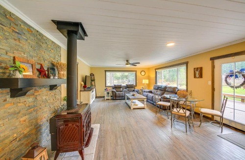 Priest River House | Scenic Priest Lake Vacation Rental: Deck + Views!